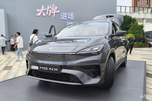 9万级半固态+后驱五连杆，MG 4X卷王登场