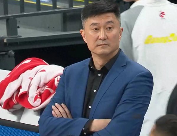 广东成绩不达标, 是朱芳雨引援失误, 还是杜锋能力差?